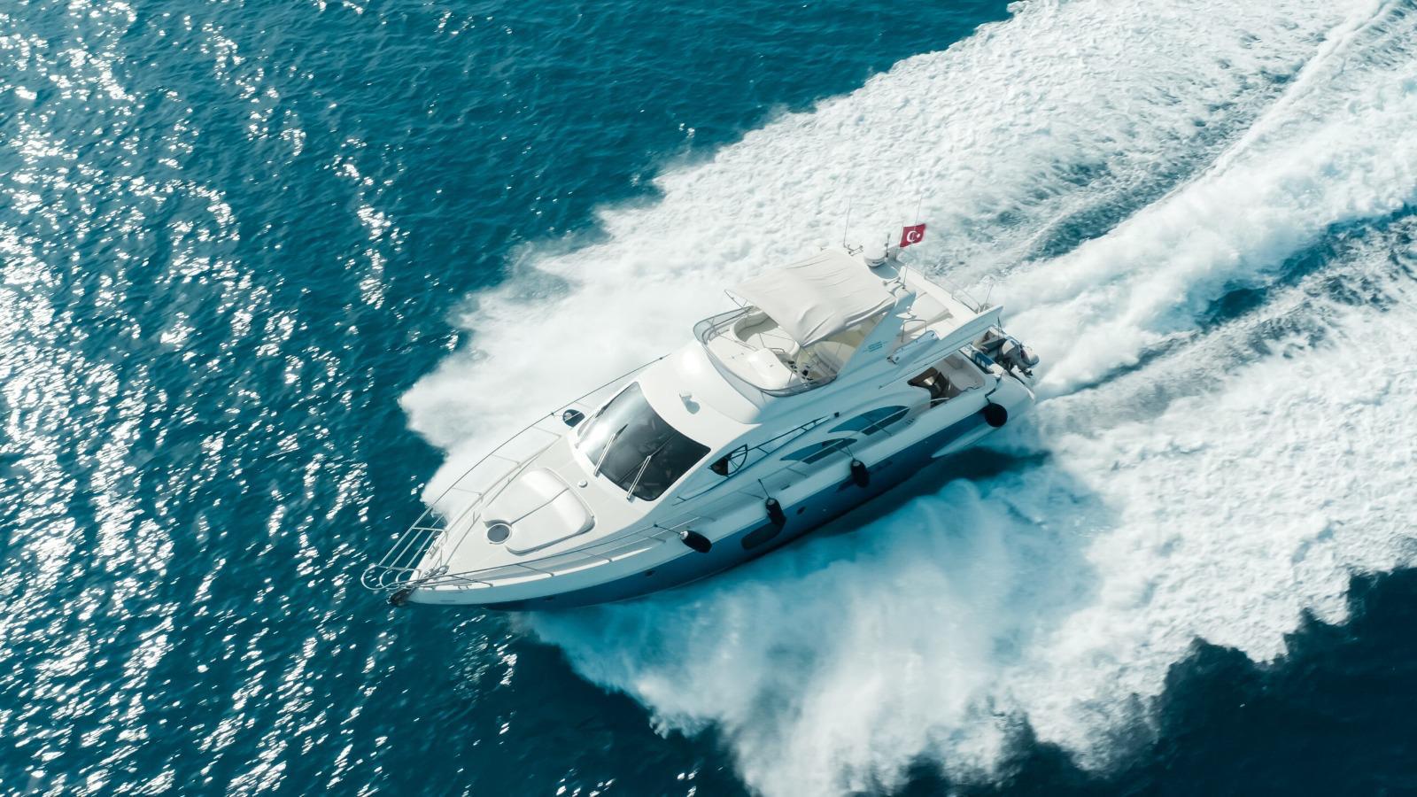Kemer Yacht Rental 18m Azimut 55 Fly
